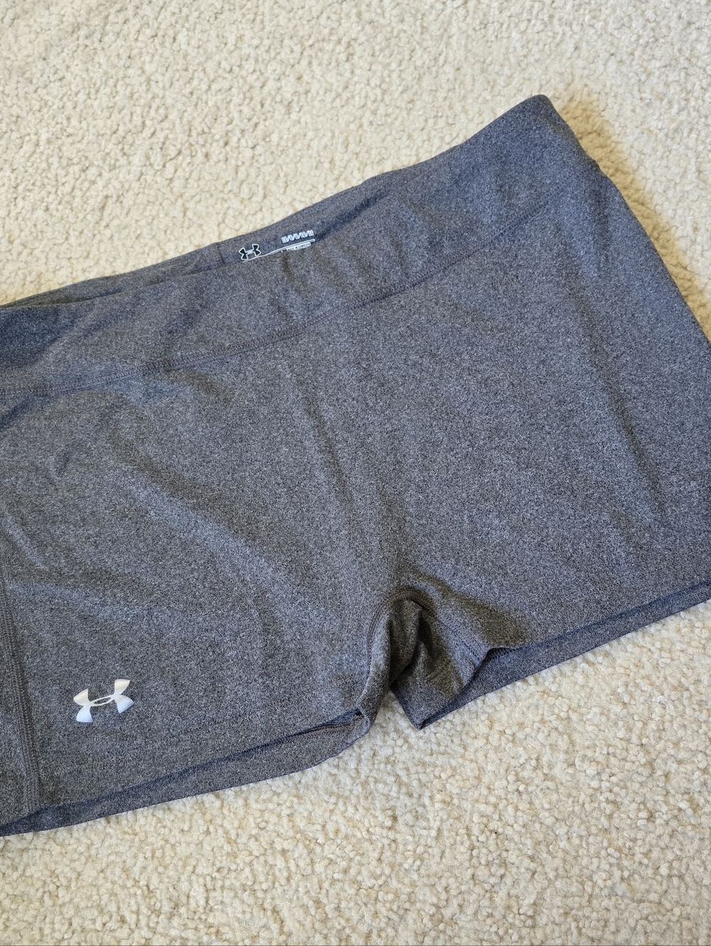 Under Armour HeatGear Athletic Shorts Soft & Stretchy Womens Size Large